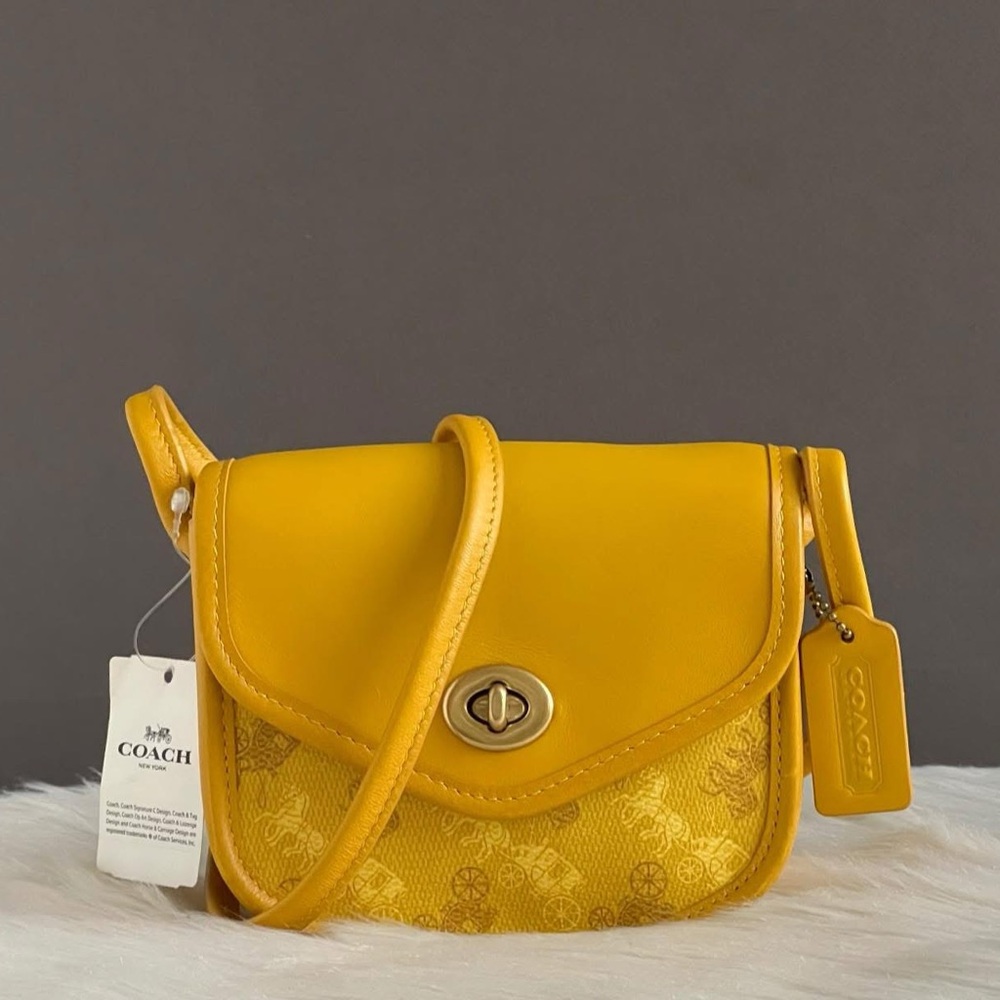 2891 - Coach Turnlock Flap Pouch 15 With Horse And Carriage Print